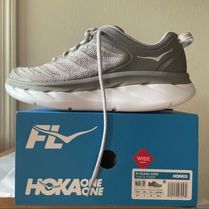 Hoka One One Akasa Wide